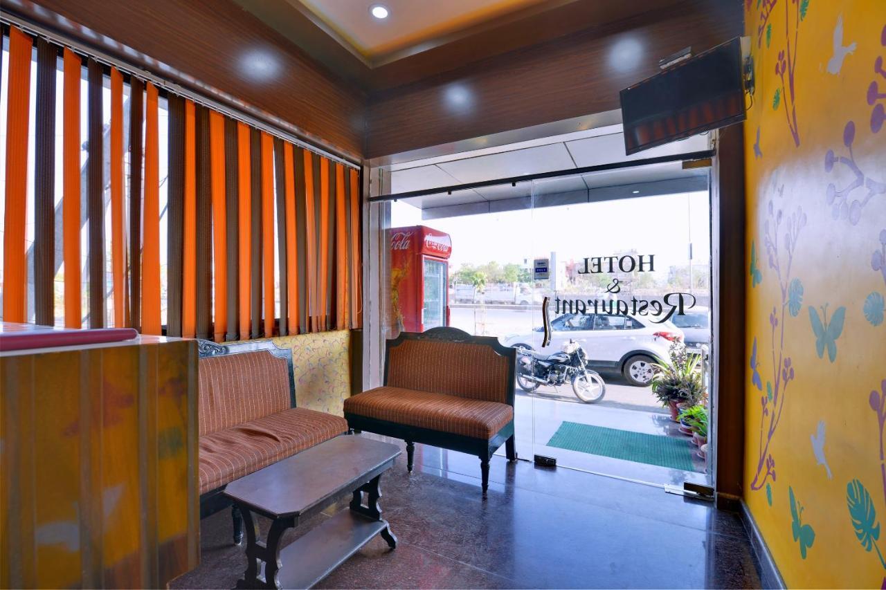Oyo 6541 Hotel Relax Inn Ουνταϊπούρ Εξωτερικό φωτογραφία