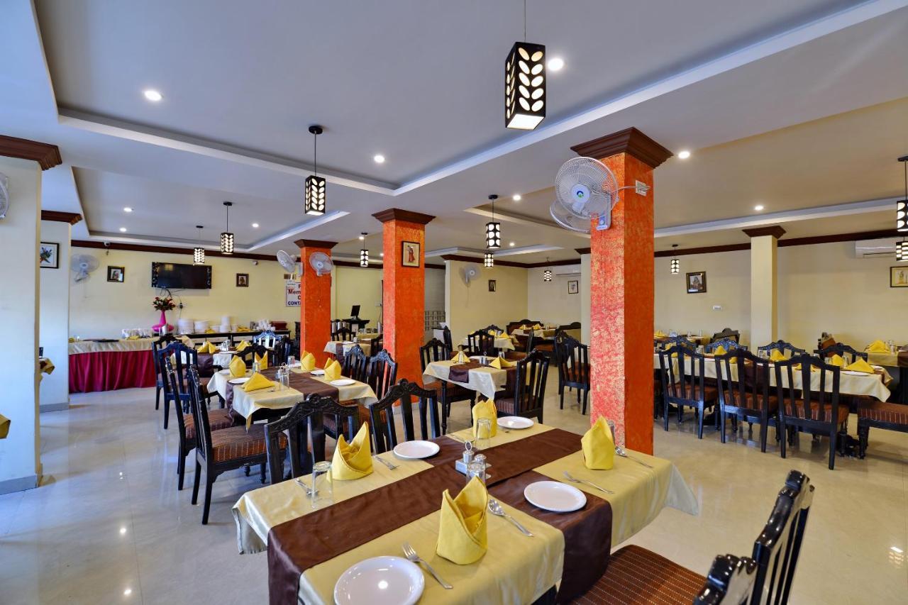Oyo 6541 Hotel Relax Inn Ουνταϊπούρ Εξωτερικό φωτογραφία