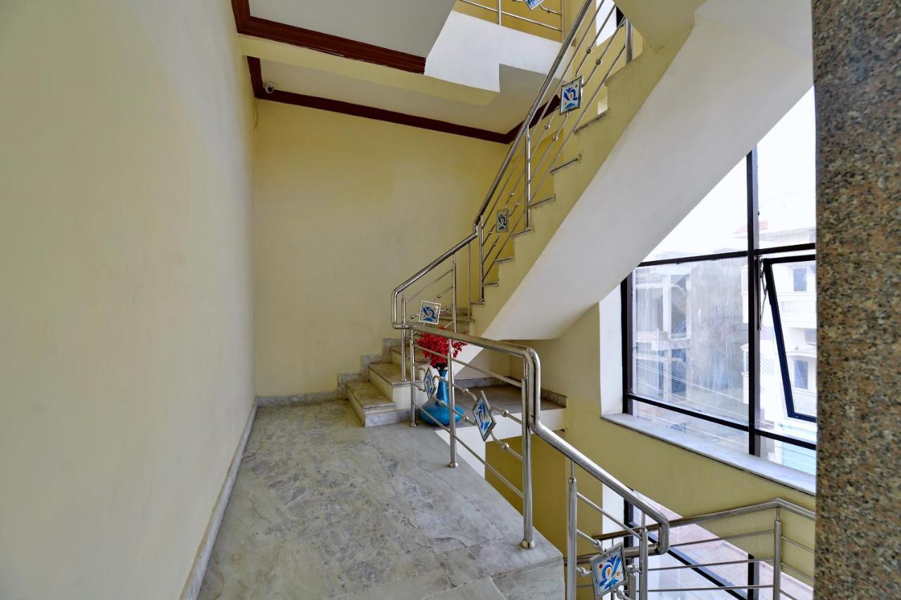 Oyo 6541 Hotel Relax Inn Ουνταϊπούρ Εξωτερικό φωτογραφία