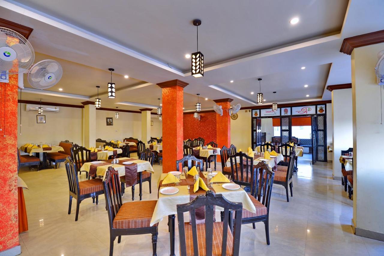 Oyo 6541 Hotel Relax Inn Ουνταϊπούρ Εξωτερικό φωτογραφία