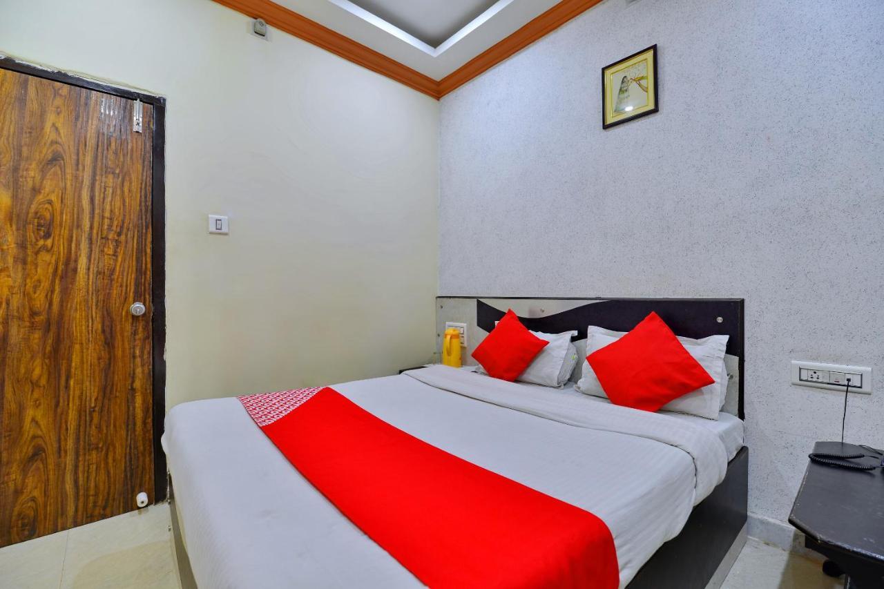 Oyo 6541 Hotel Relax Inn Ουνταϊπούρ Εξωτερικό φωτογραφία